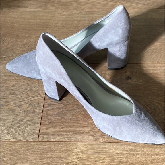 Fabulous grey suede 1. State block heel pumps. 8.5 - Picture 7 of 11